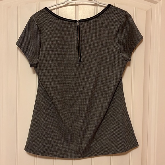 Short sleeved blouse - Picture 2 of 8